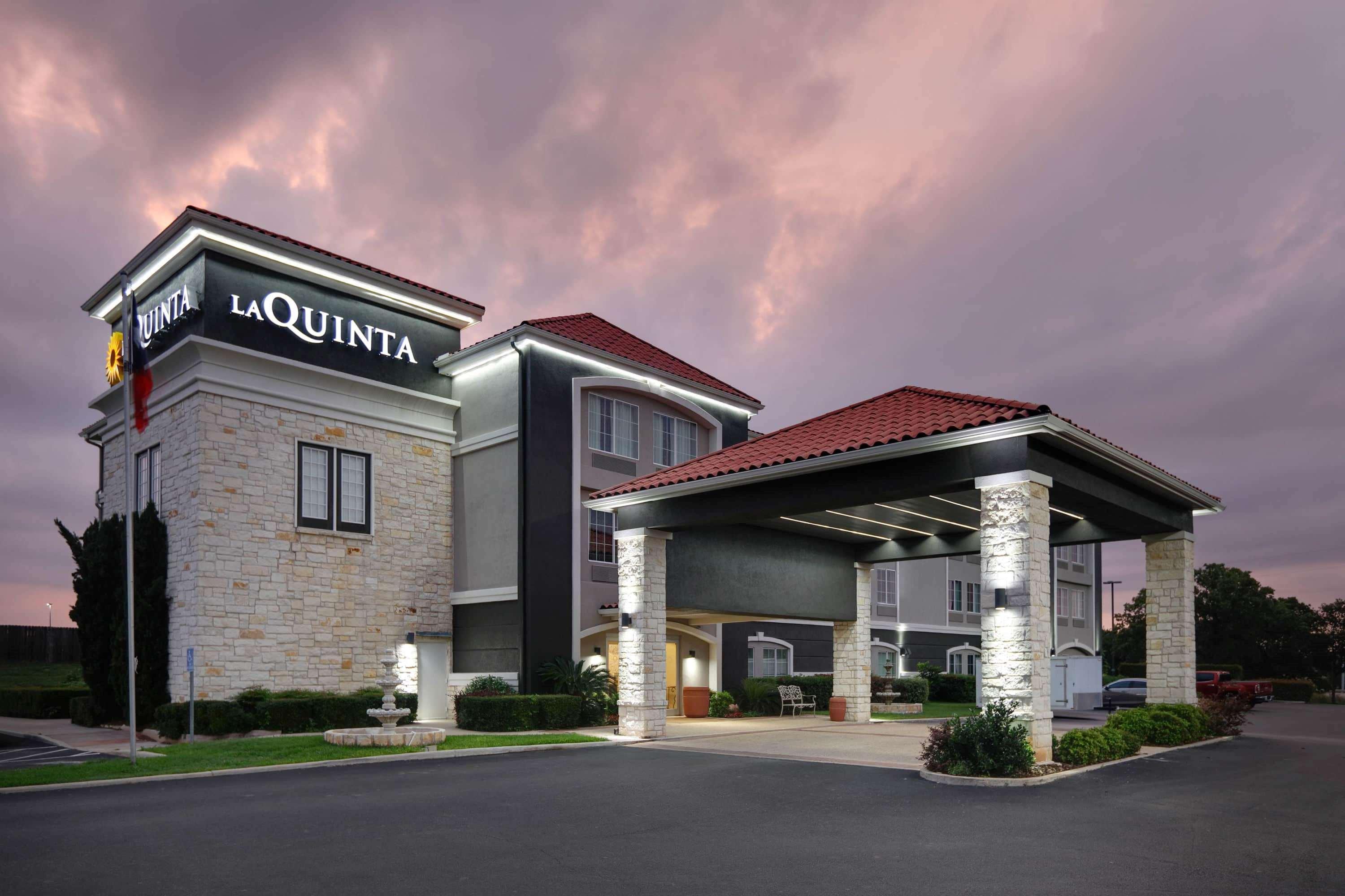 La Quinta By Wyndham Fredericksburg Hotell Exteriör bild